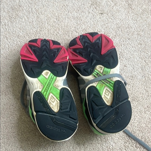 Adidas Gray and Green Sneakers Modern Design - Picture 7 of 7